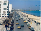 Ville de Sousse :  *Route touristique longeant la plage*.